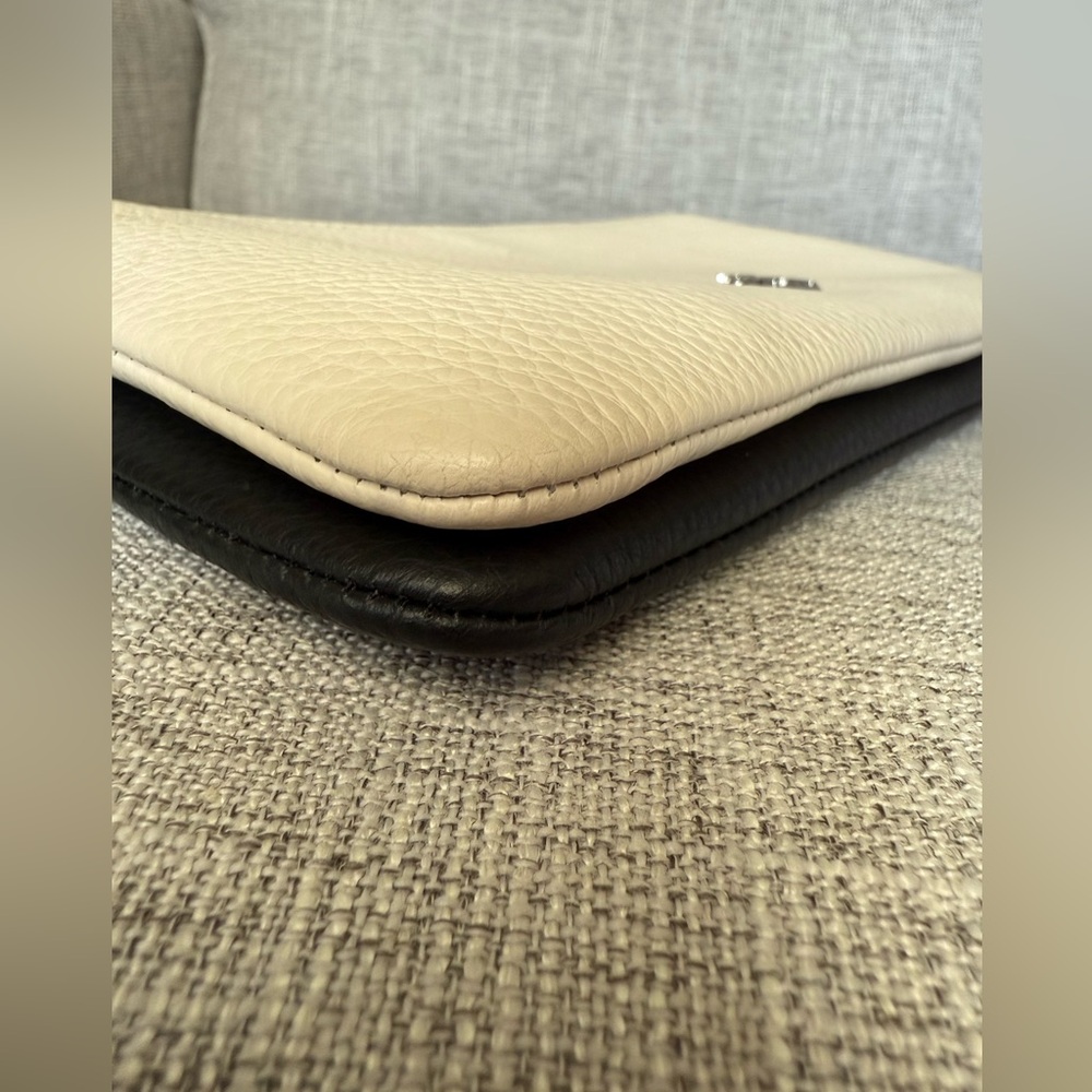 NWOT Coach Black and Cream Wristlet - Picture 7 of 8